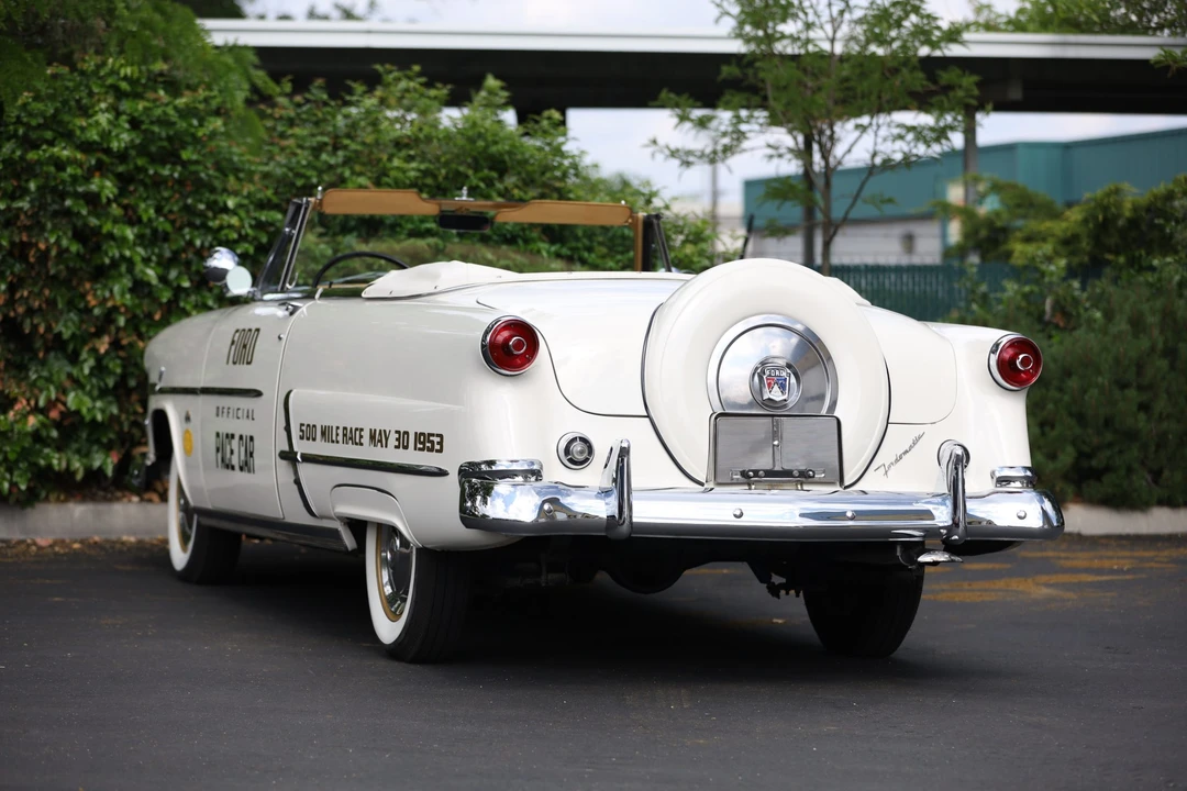 1953 Ford Crestline - Image 16 of 31