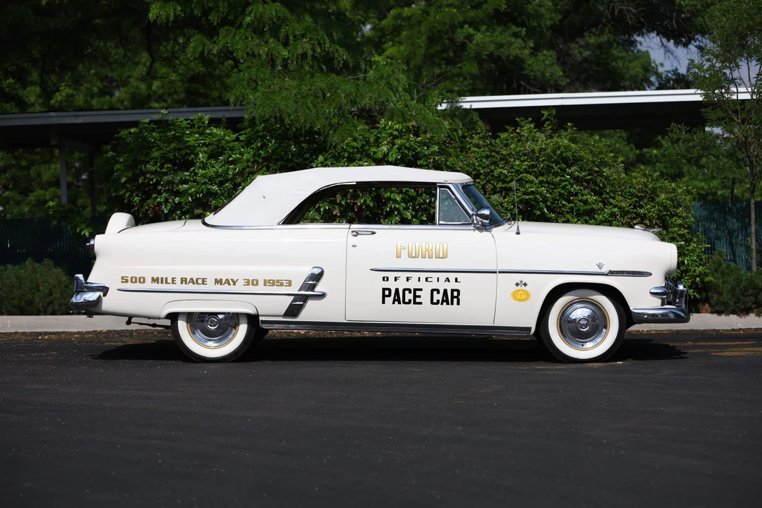 1953 Ford Crestline - Image 12 of 31