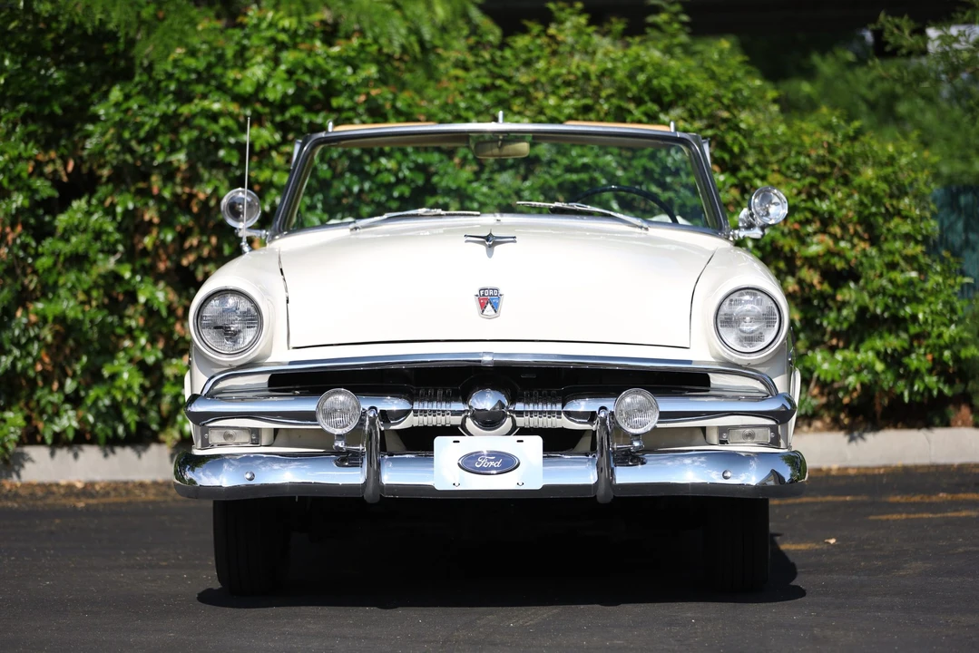 1953 Ford Crestline - Image 11 of 31