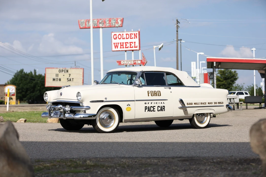 1953 Ford Crestline - Image 3 of 31