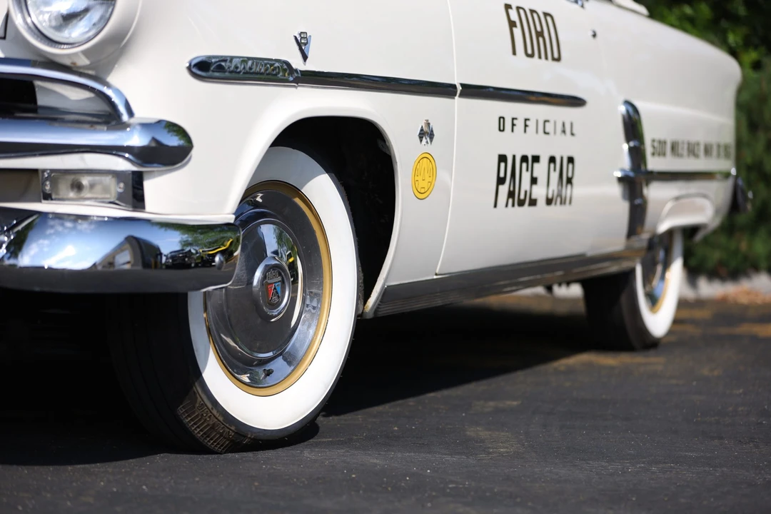 1953 Ford Crestline - Image 28 of 31