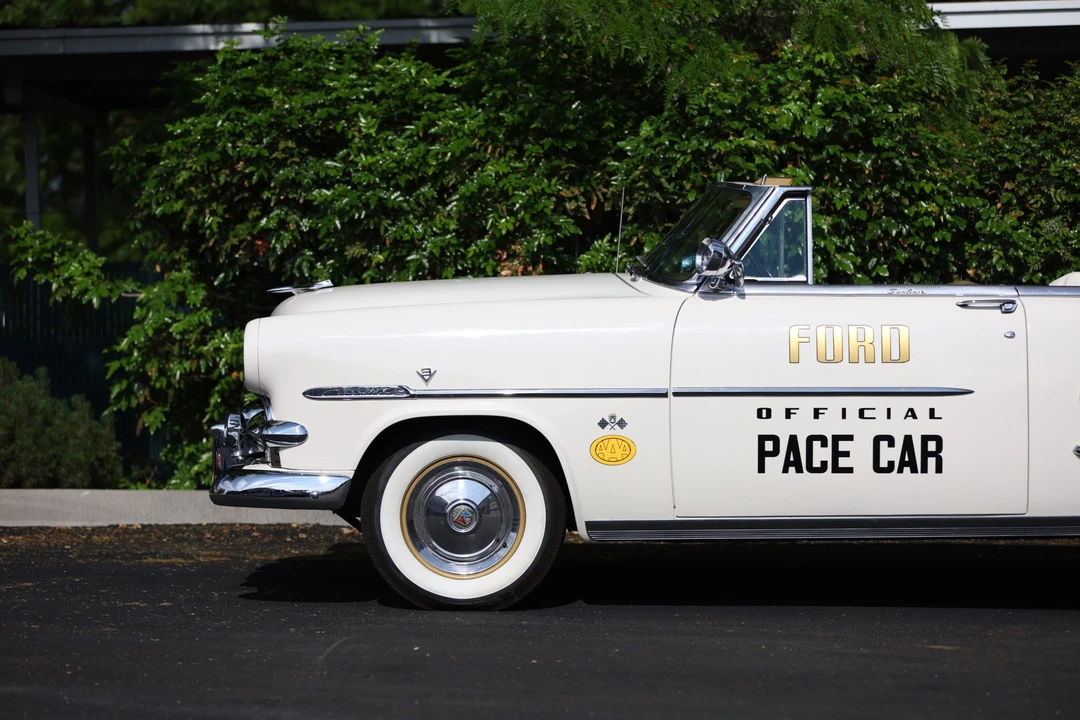 1953 Ford Crestline - Image 24 of 31