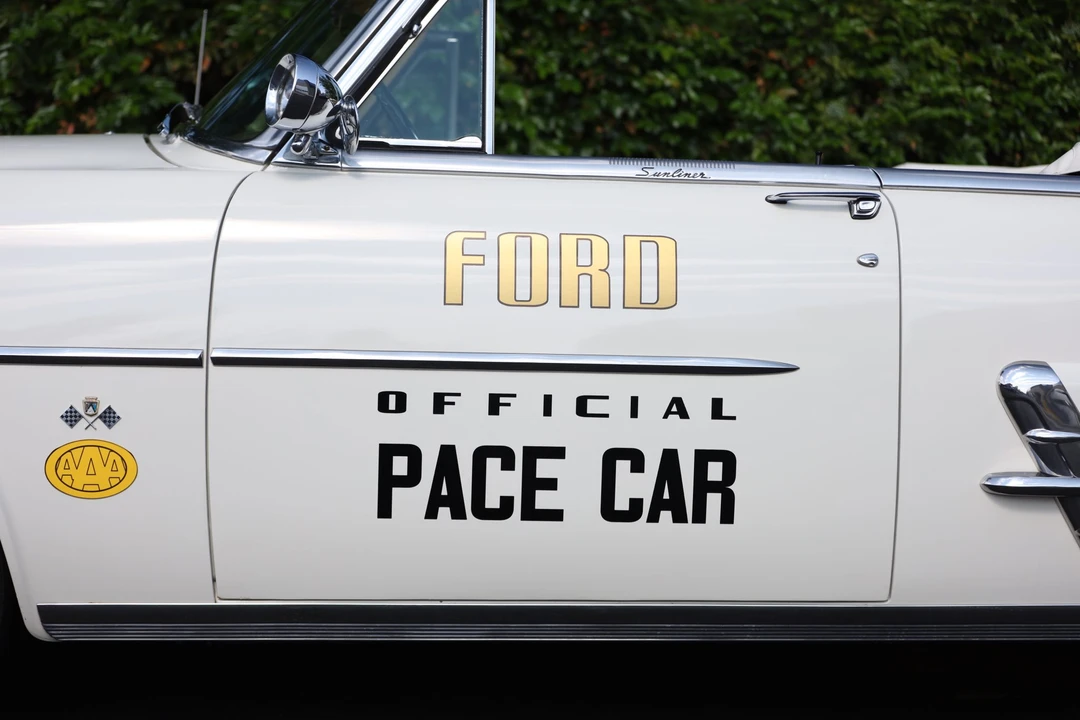 1953 Ford Crestline - Image 30 of 31