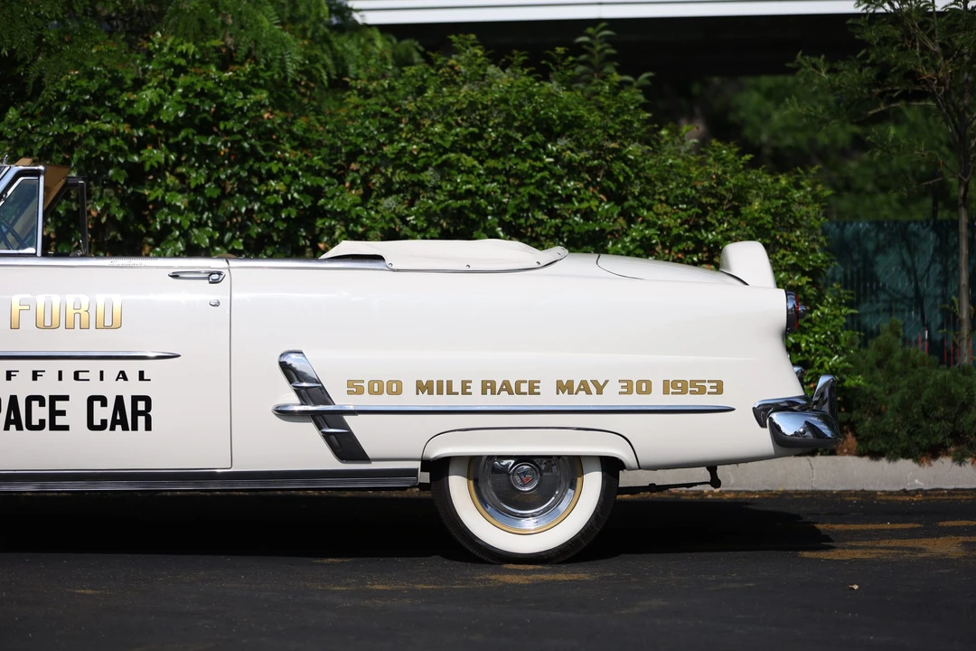 1953 Ford Crestline - Image 25 of 31