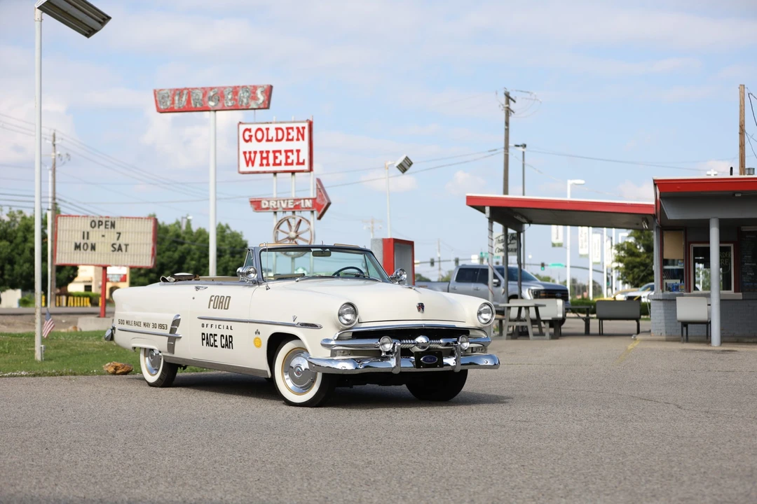 1953 Ford Crestline - Image 6 of 31