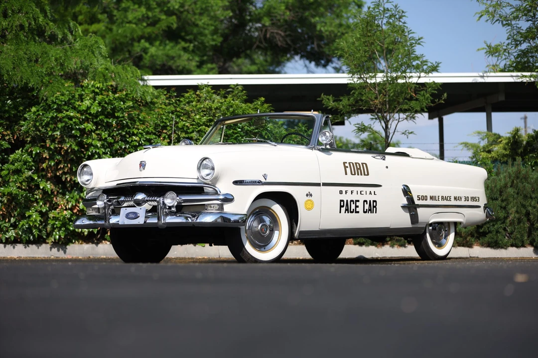 1953 Ford Crestline - Image 10 of 31