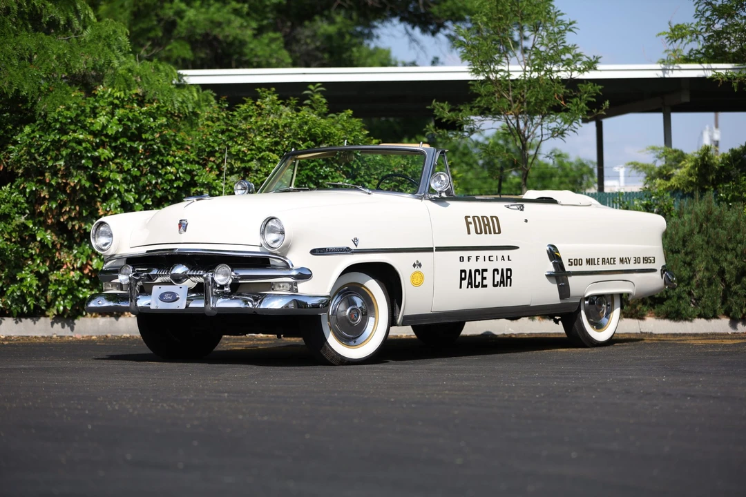 1953 Ford Crestline - Image 9 of 31