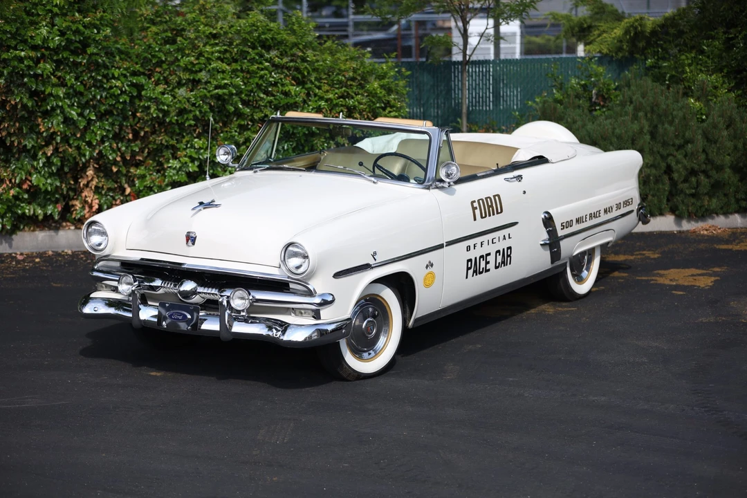 1953 Ford Crestline - Image 8 of 31