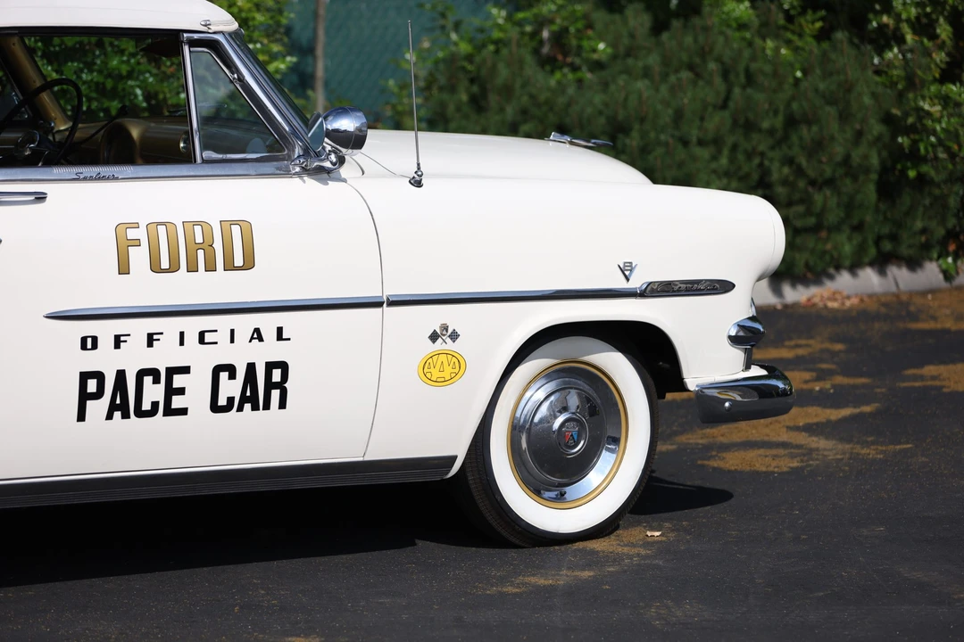 1953 Ford Crestline - Image 22 of 31