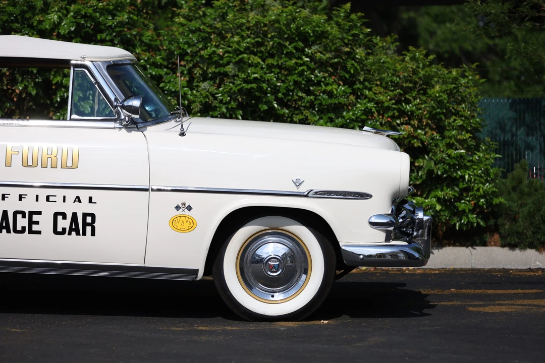 1953 Ford Crestline - Image 27 of 31