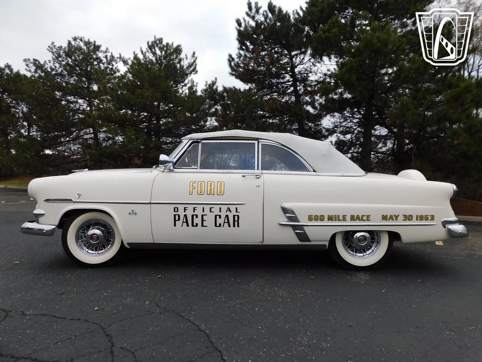 1953 Ford Crestline - Image 8 of 21