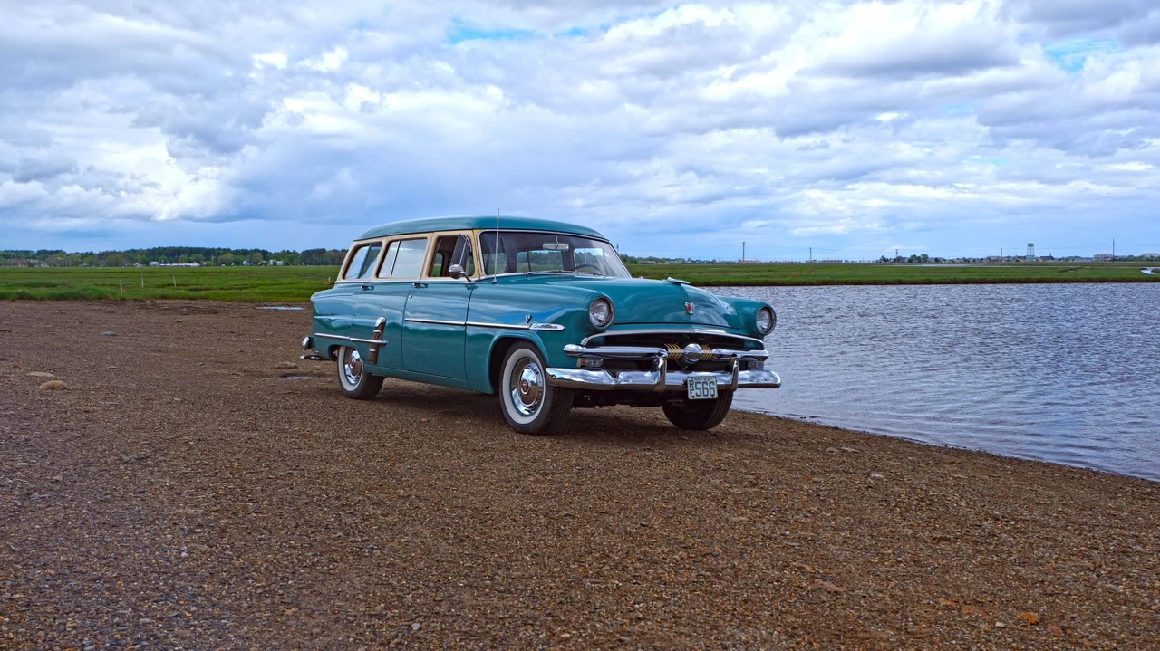 1953 Ford Country Sedan - Image 10 of 31