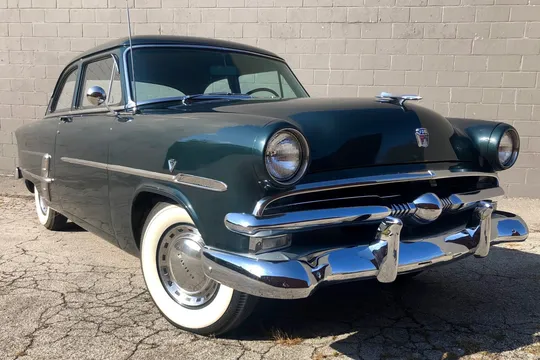 1953 Ford Mainline 2-Door Sedan