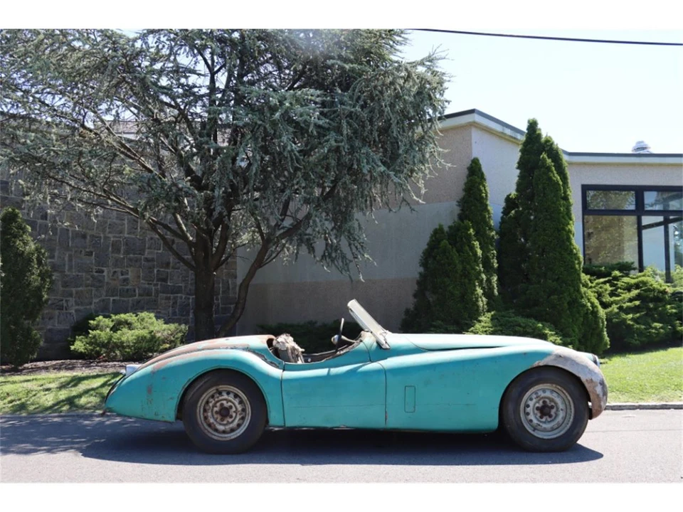 1953 Jaguar XK120 - Image 2 of 5