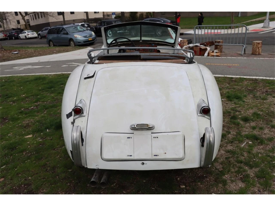 1953 Jaguar XK120 - Image 5 of 7