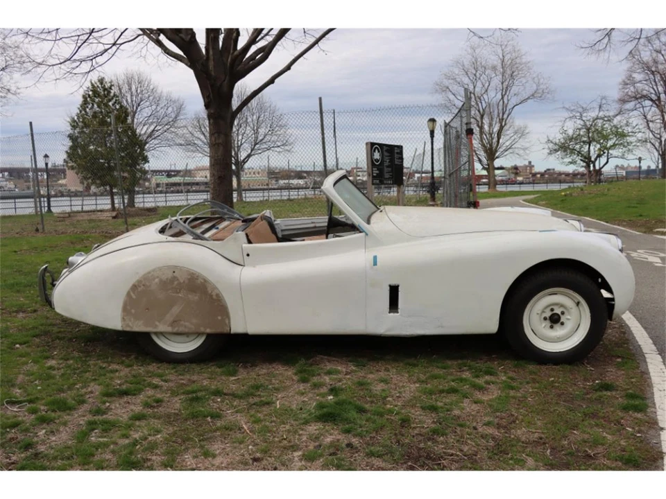 1953 Jaguar XK120 - Image 4 of 7