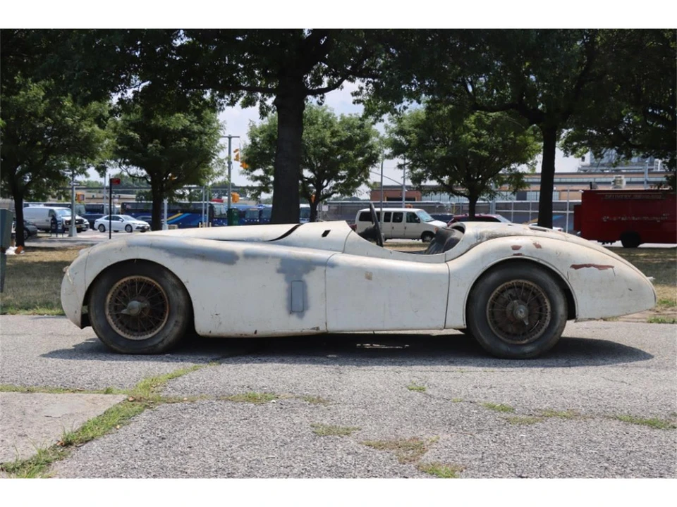 1953 Jaguar XK120 - Image 2 of 5