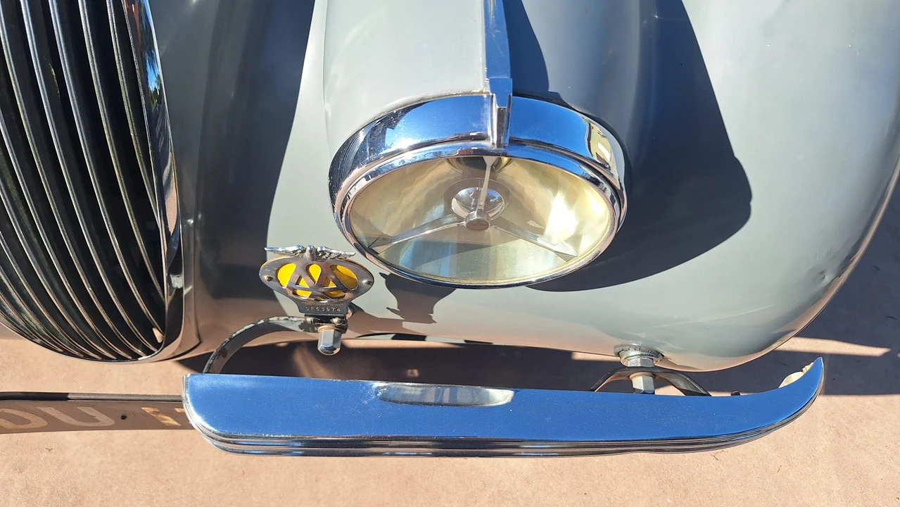 1953 Jaguar XK120 OTS Roadster - Image 25 of 31