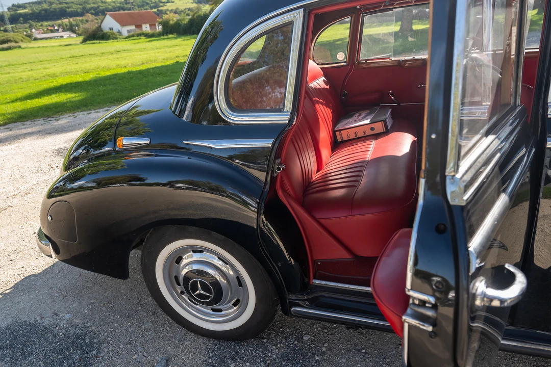 1953 Mercedes-Benz W186 & W189 Adenauer - Image 28 of 31