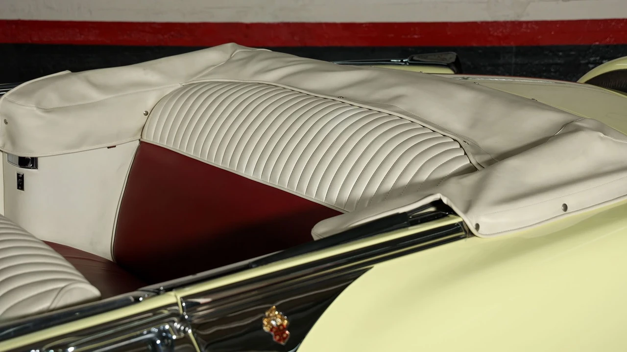 1953 Packard Caribbean - Image 21 of 31