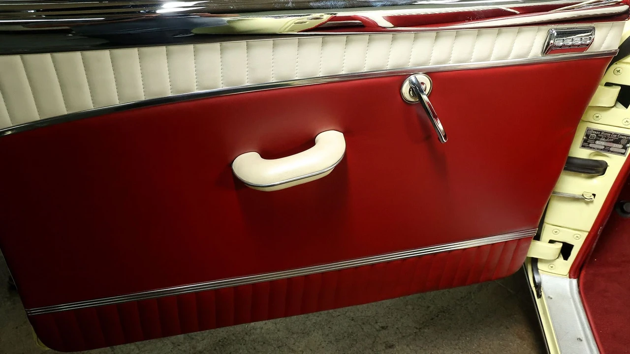 1953 Packard Caribbean - Image 25 of 31