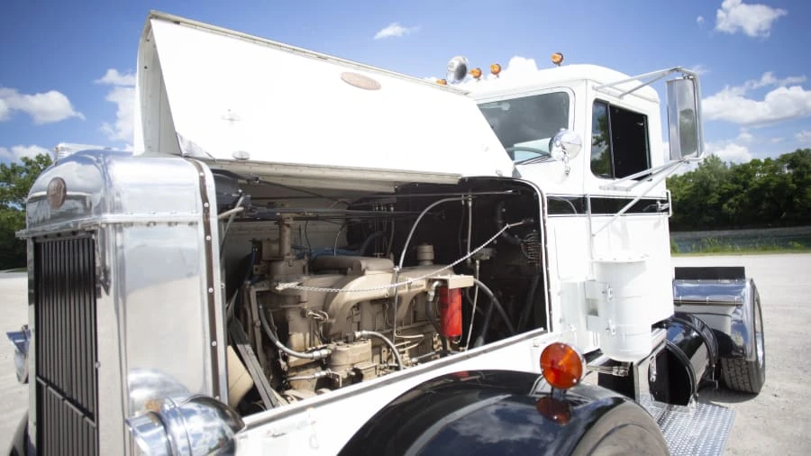 1953 Peterbilt - Image 11 of 15