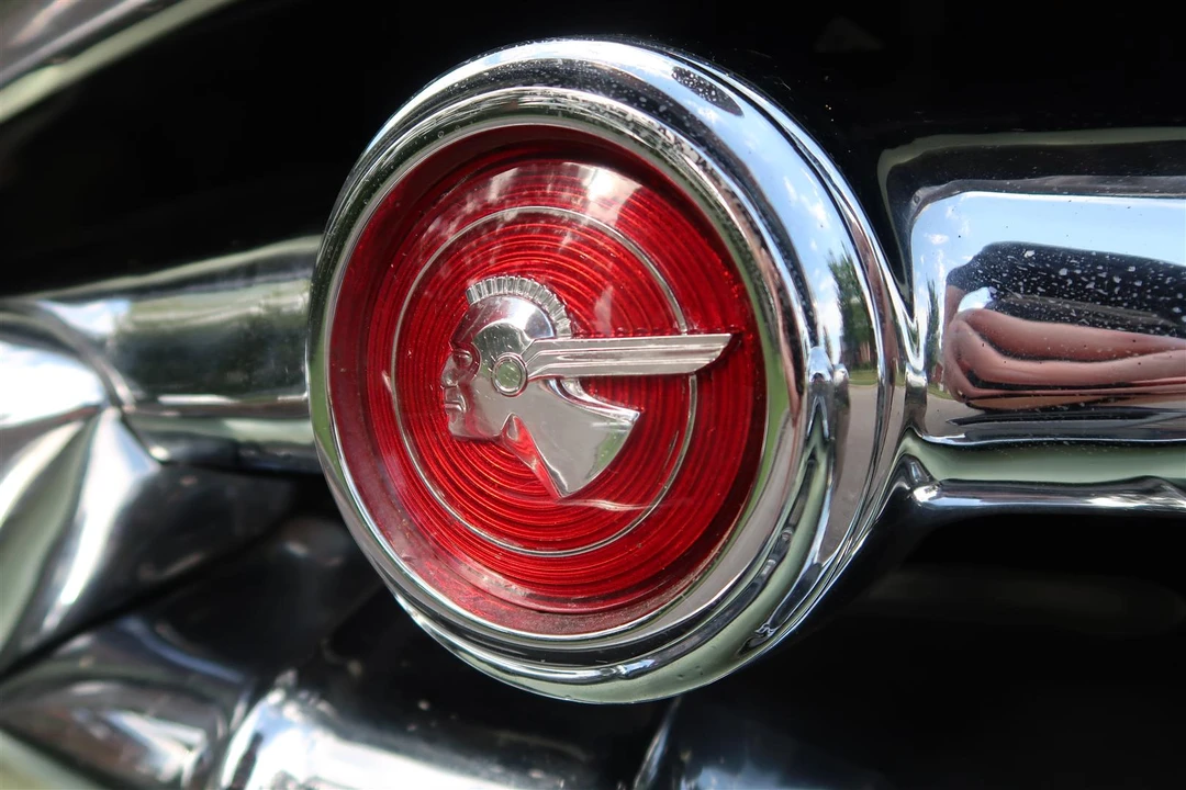 1953 Pontiac Chieftain - Image 17 of 31
