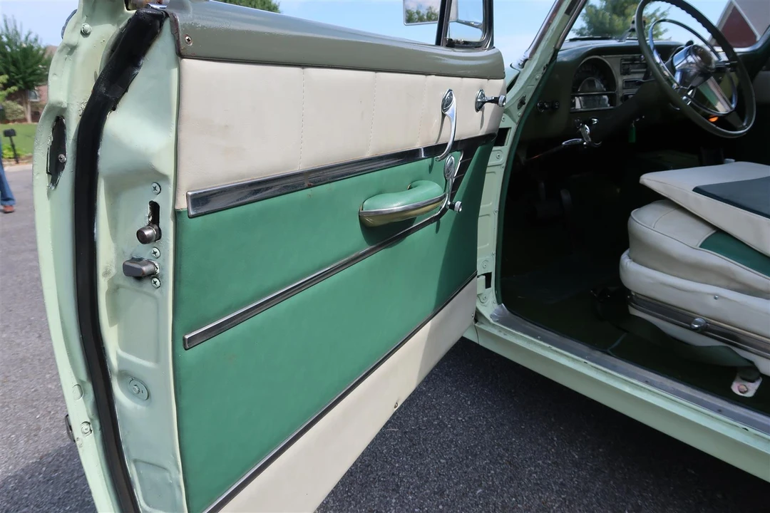 1953 Pontiac Chieftain - Image 25 of 31