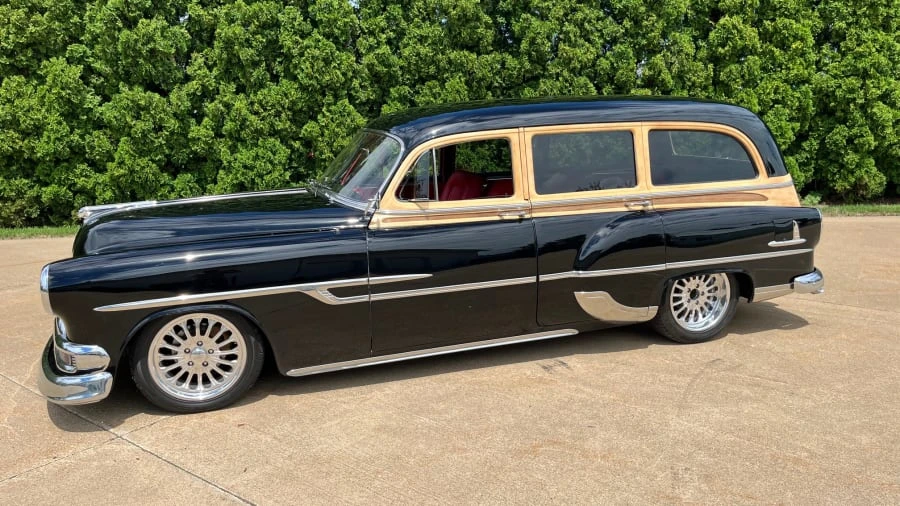 1953 Pontiac Chieftain - Image 2 of 9