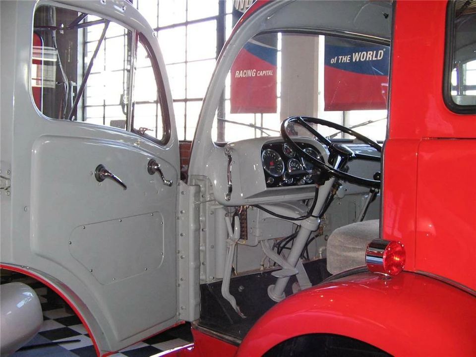 1953 White - Image 4 of 5