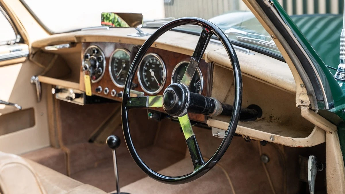 1954 Aston Martin DB1 & DB2 & DB2/4 & DB Mark III - Image 23 of 30