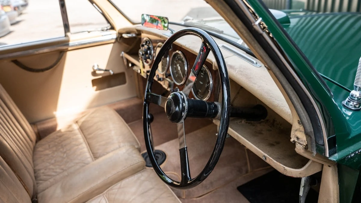 1954 Aston Martin DB1 & DB2 & DB2/4 & DB Mark III - Image 30 of 30