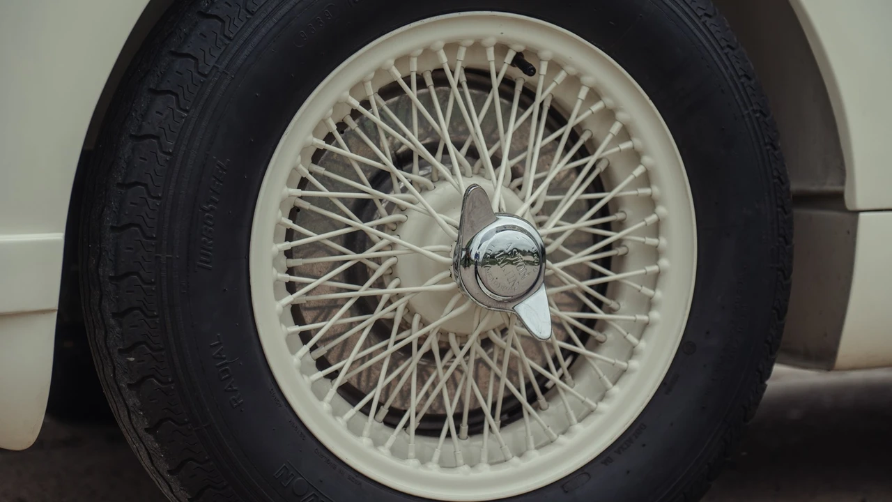 1954 Aston Martin DB1 & DB2 & DB2/4 & DB Mark III - Image 24 of 31