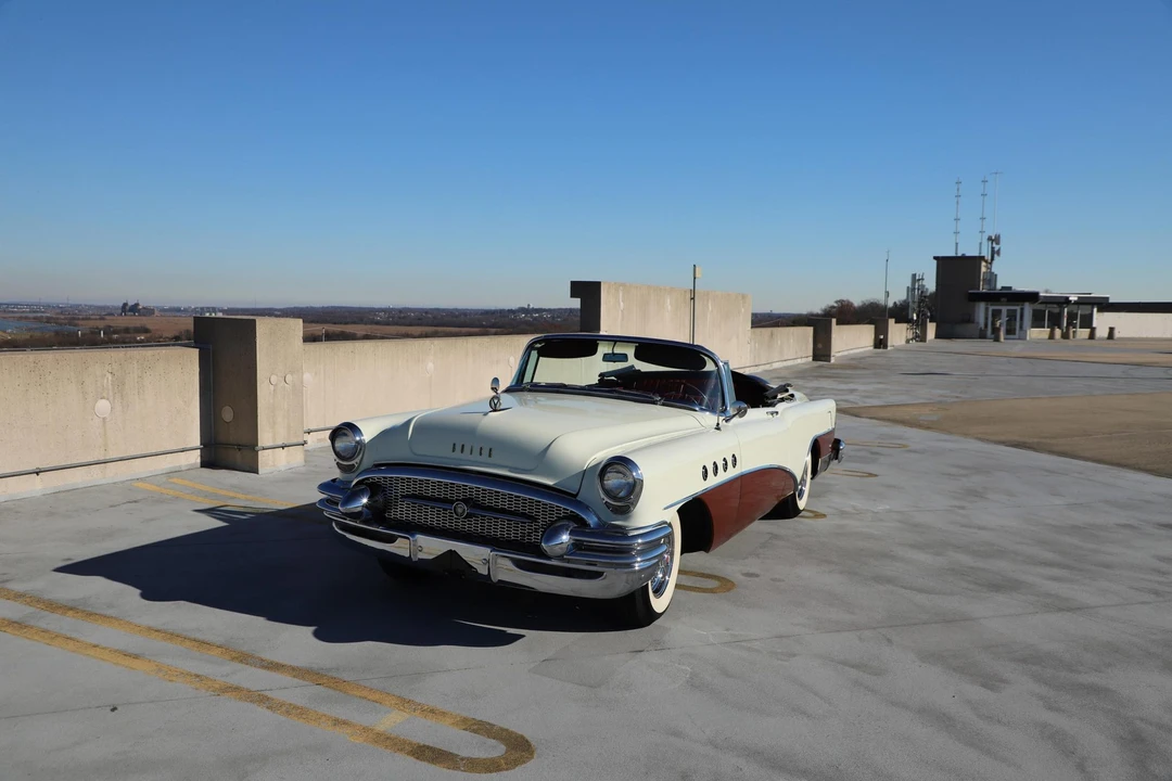 1954 Buick Roadmaster - Image 2 of 31