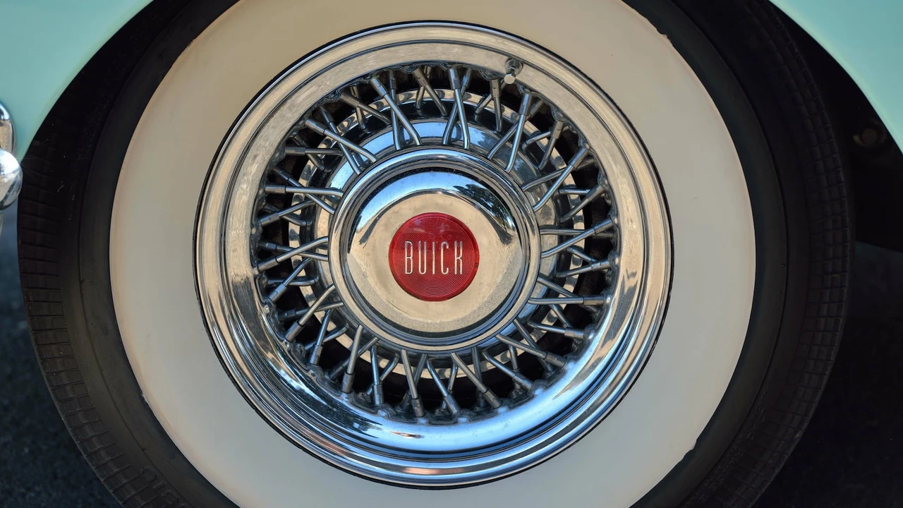 1954 Buick Roadmaster - Image 15 of 31