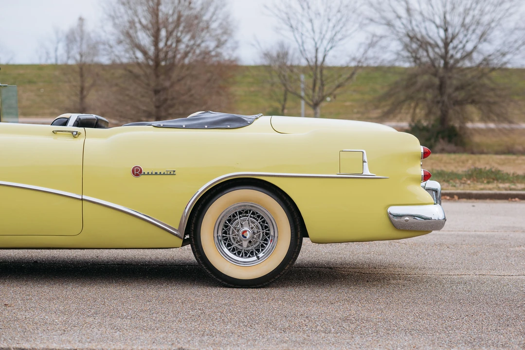 1954 Buick Roadmaster - Image 15 of 31