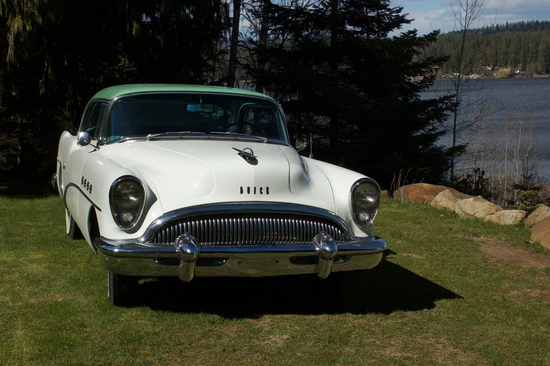 1954 Buick Roadmaster - Image 3 of 31