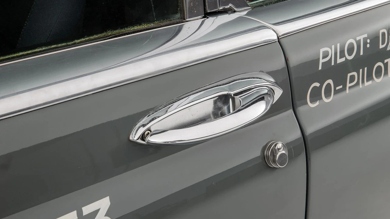 1954 Chrysler New Yorker - Image 24 of 31