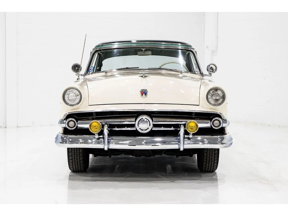 1954 Ford Crestline - Image 3 of 31