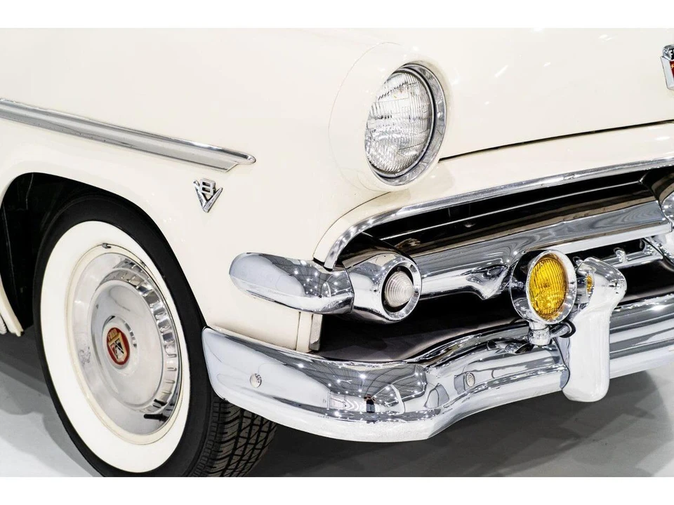 1954 Ford Crestline - Image 4 of 31