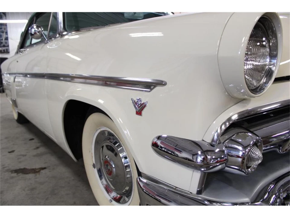 1954 Ford Crestline - Image 15 of 31