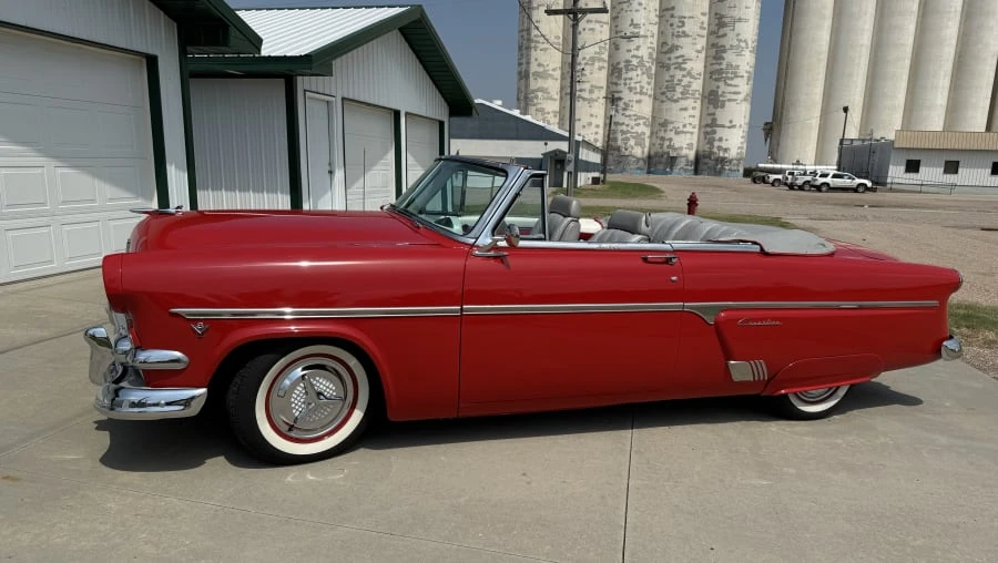 1954 Ford Crestline - Image 2 of 17
