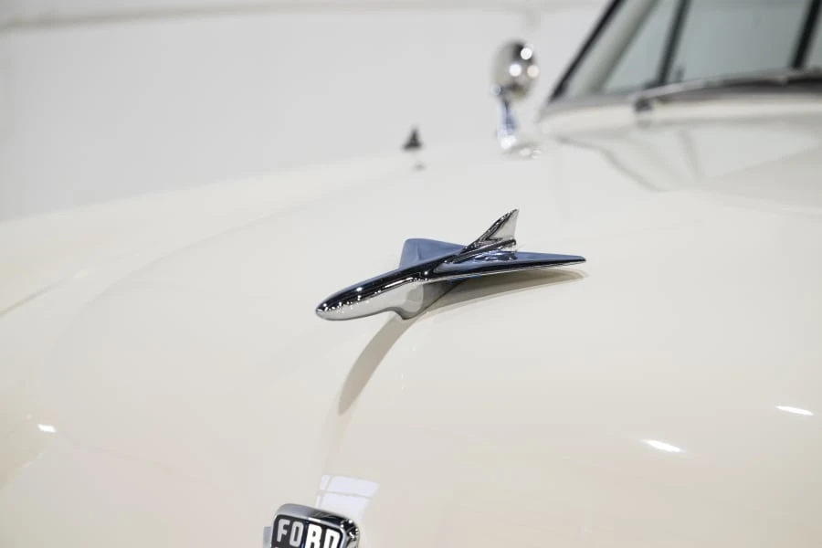 1954 Ford Crestline - Image 8 of 31