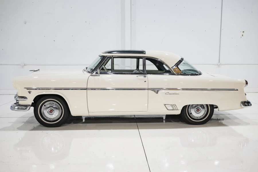 1954 Ford Crestline - Image 2 of 31