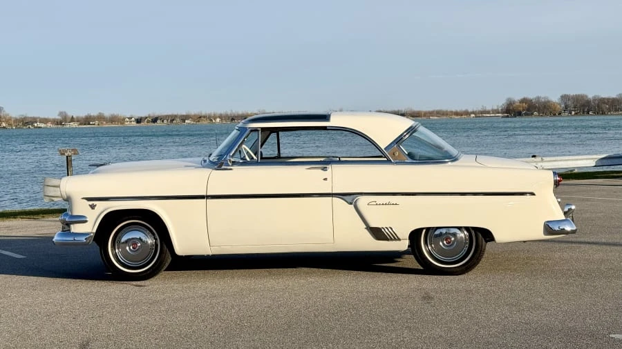 1954 Ford Crestline - Image 2 of 31