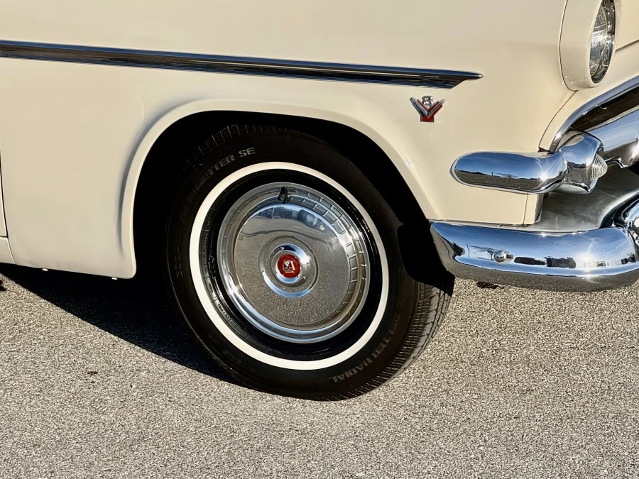 1954 Ford Crestline - Image 12 of 31