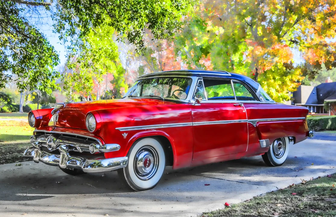 1954 Ford Crestline - Image 2 of 31