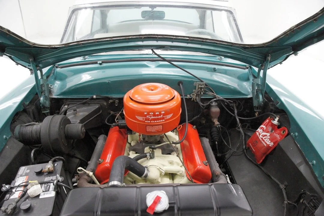 1954 Ford Crestline - Image 8 of 31