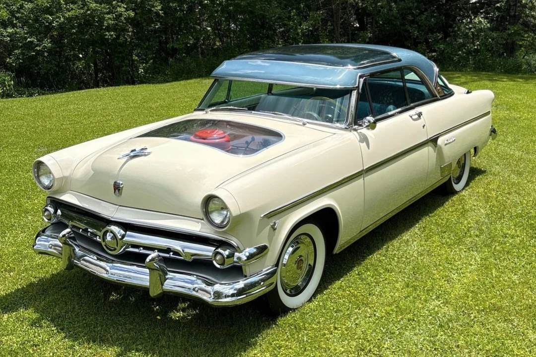 1954 Ford Crestline - Image 1 of 31