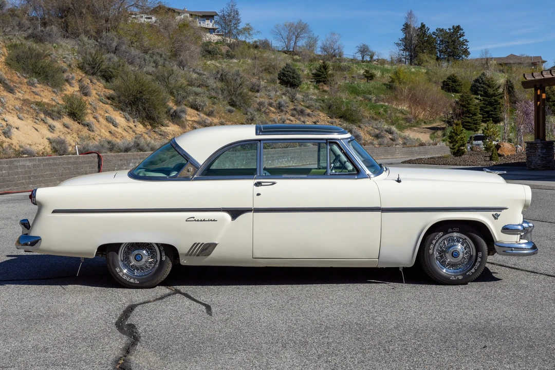1954 Ford Crestline - Image 3 of 31